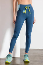 Load image into Gallery viewer, Vital High Cargo Carabiner Legging 26”