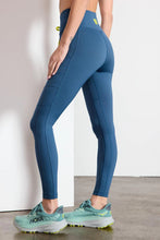 Load image into Gallery viewer, Vital High Cargo Carabiner Legging 26”