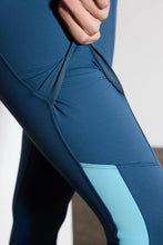 Load image into Gallery viewer, Vital High Cargo Carabiner Legging 26”