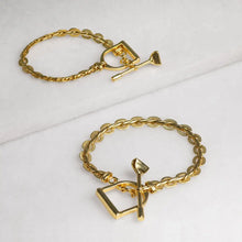 Load image into Gallery viewer, T-Bar Horseshoe Bracelet