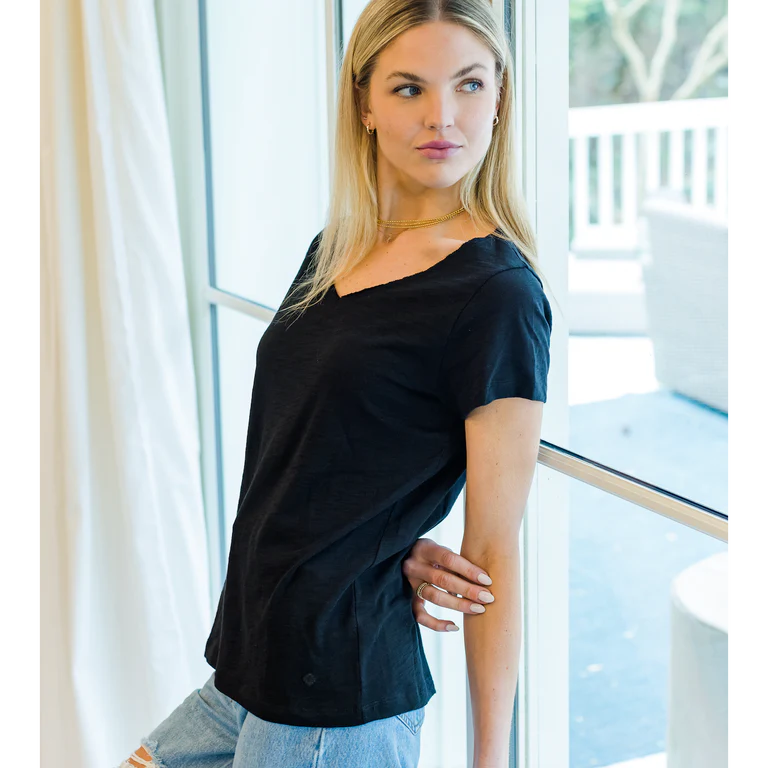 SHORT SLEEVE MESSY V TEE IN BLACK SLUB