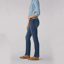 Load image into Gallery viewer, Vintage Regular Fit Lees
