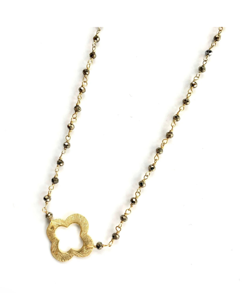 CLOVER SHORT NECKLACE