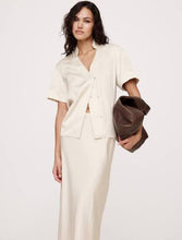 Load image into Gallery viewer, Satin Short Sleeve Button down
