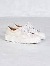 Load image into Gallery viewer, Cindy Sneakers
