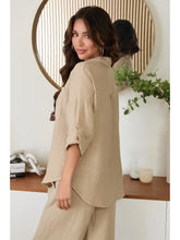 Load image into Gallery viewer, Linen Button Down
